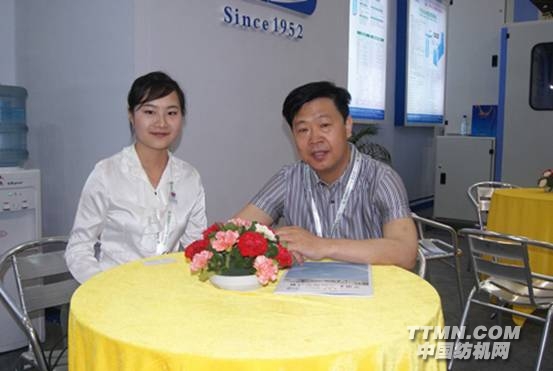 G:\2011上海紡機(jī)展圖片整理\紡機(jī)網(wǎng)文章\現(xiàn)場(chǎng)采訪合照\(chéng)DSC04153.jpg